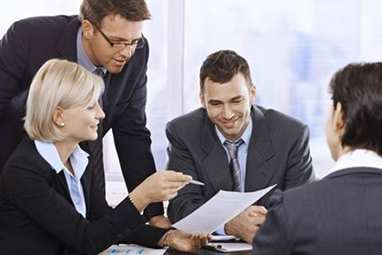 追讨欠款者应向何处提起诉讼？